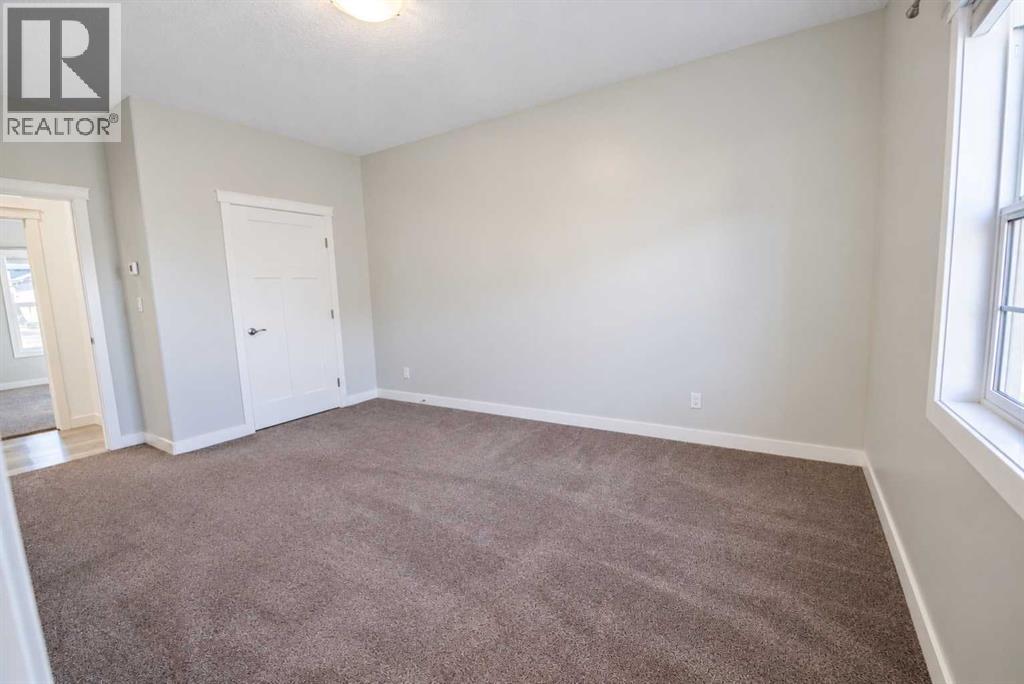 608 10 Avenue W Property Photo 17