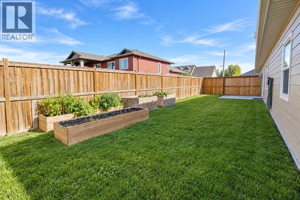 608 10 Avenue W Property Photo 21