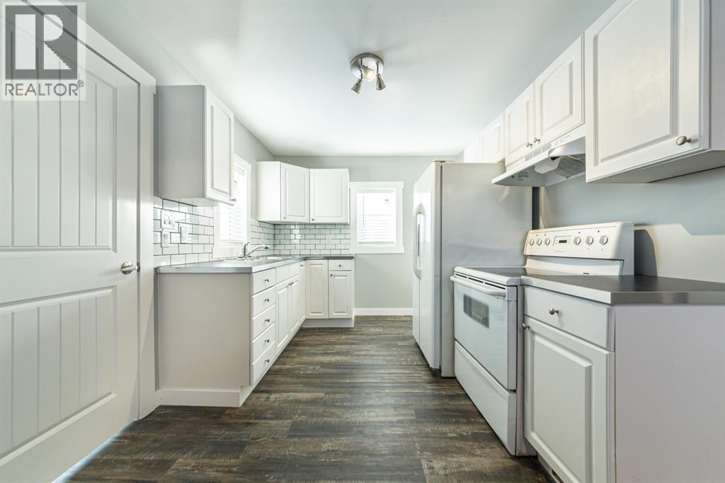 5517 52 Street Property Photo 5