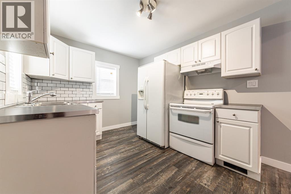 5517 52 Street Property Photo 7