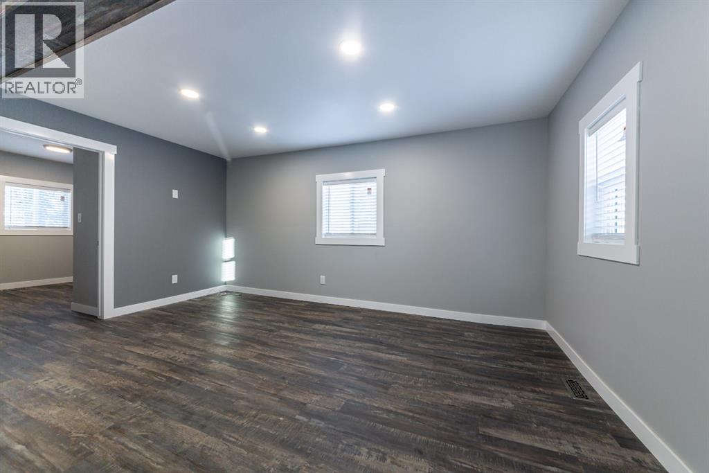5517 52 Street Property Photo 9