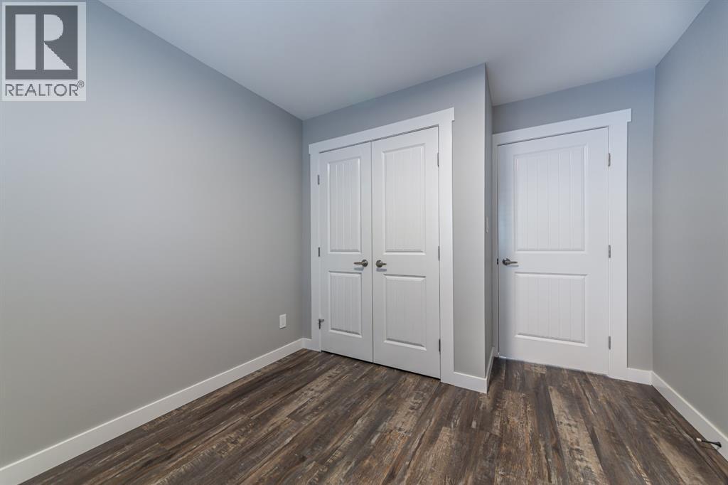 5517 52 Street Property Photo 17