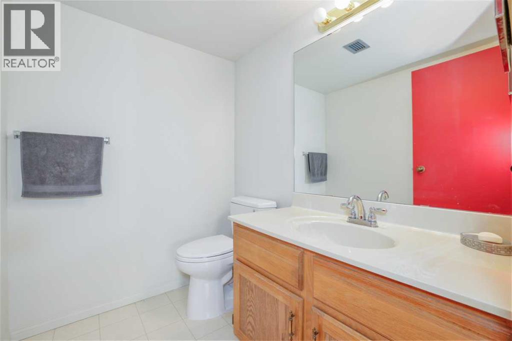 80 Point Mckay Crescent Northwest Property Photo 18