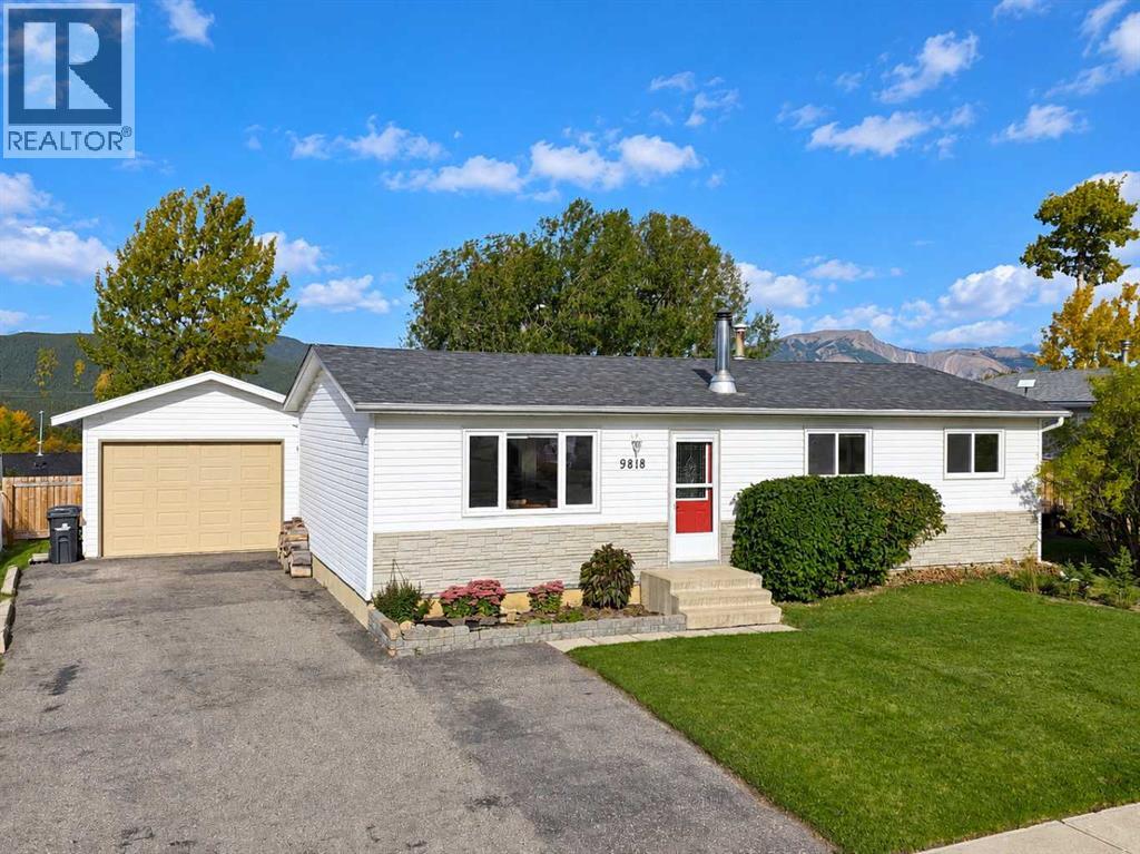 9818 110 Street Property Photo 1