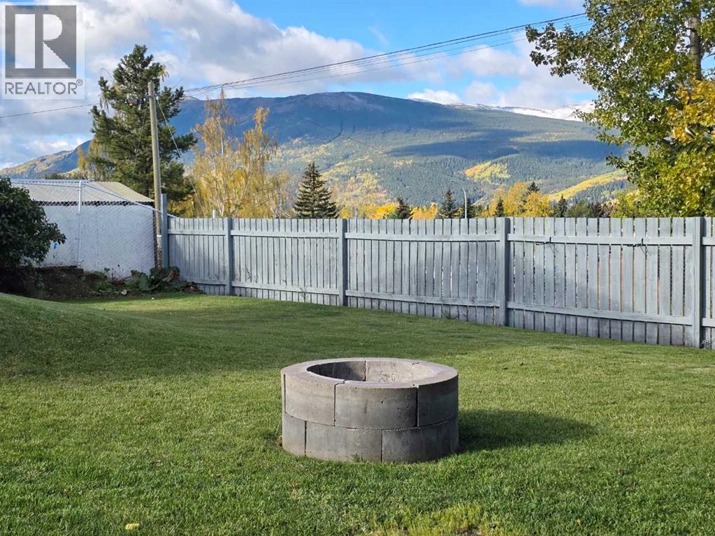 9818 110 Street Property Photo 3