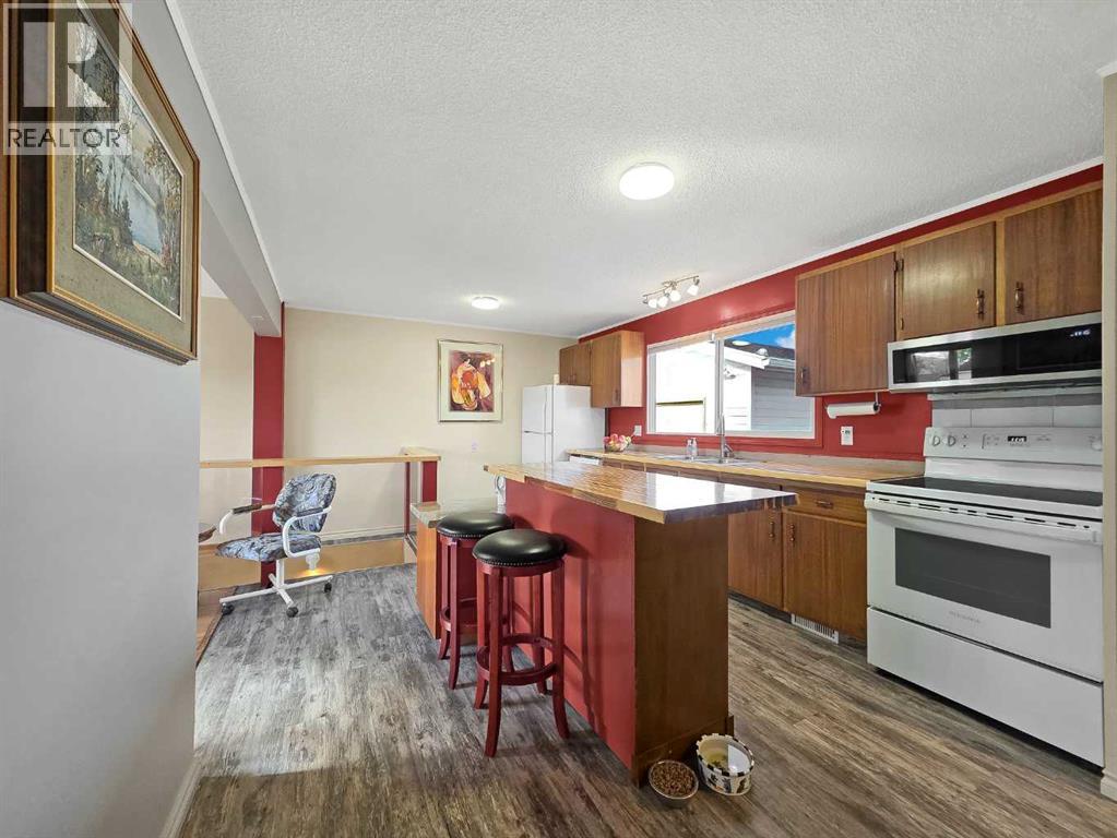 9818 110 Street Property Photo 7