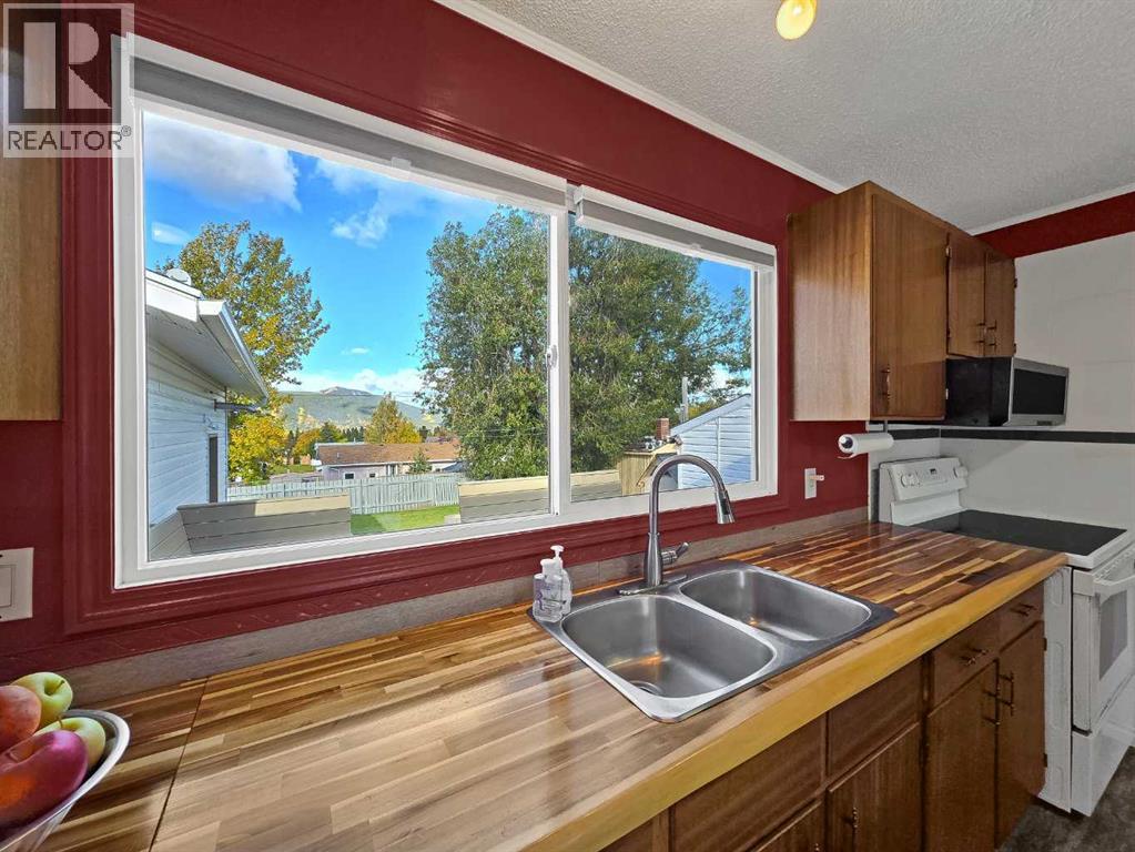 9818 110 Street Property Photo 8