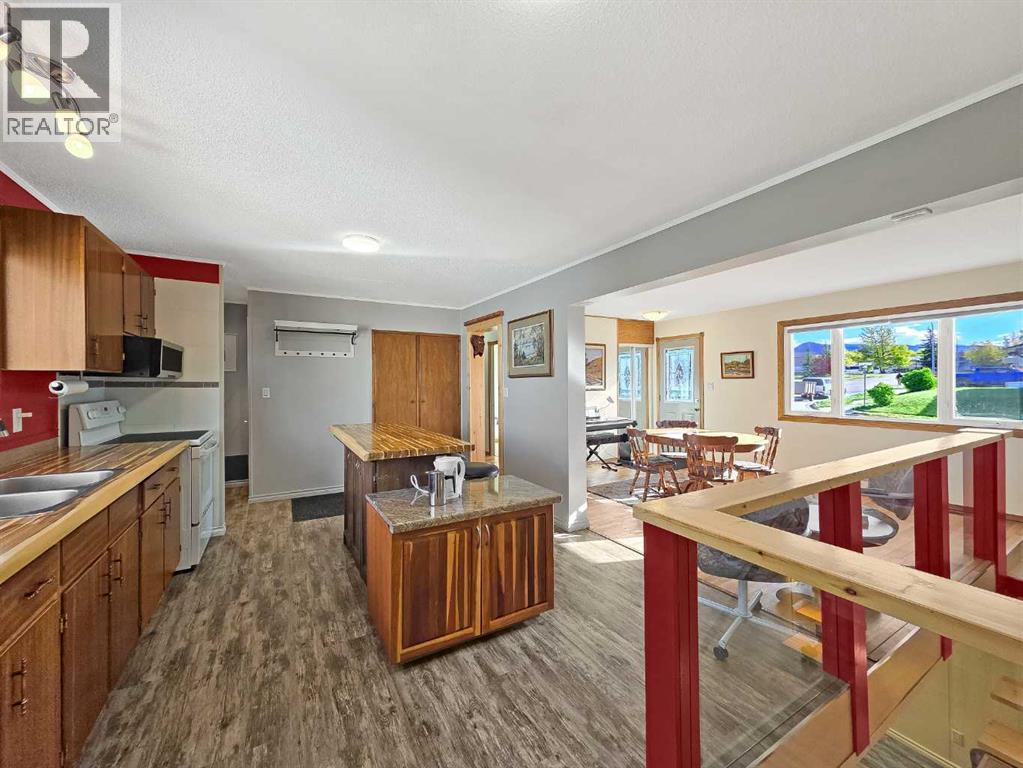 9818 110 Street Property Photo 9