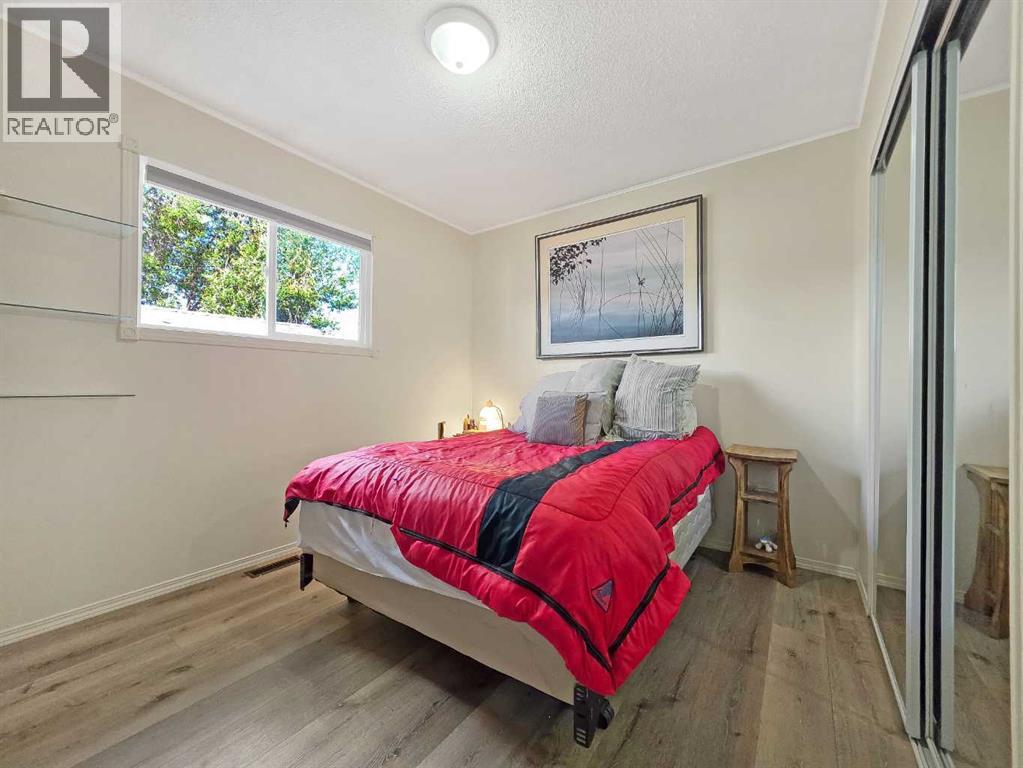 9818 110 Street Property Photo 11