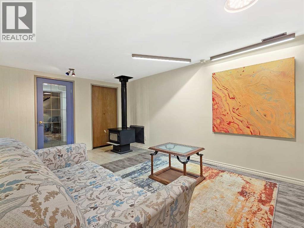 9818 110 Street Property Photo 16