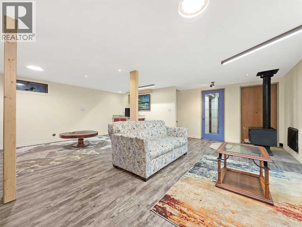 9818 110 Street Property Photo 17