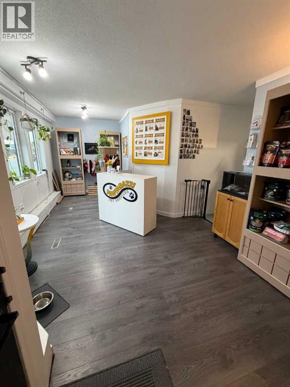 5312 49 Avenue Property Photo 2