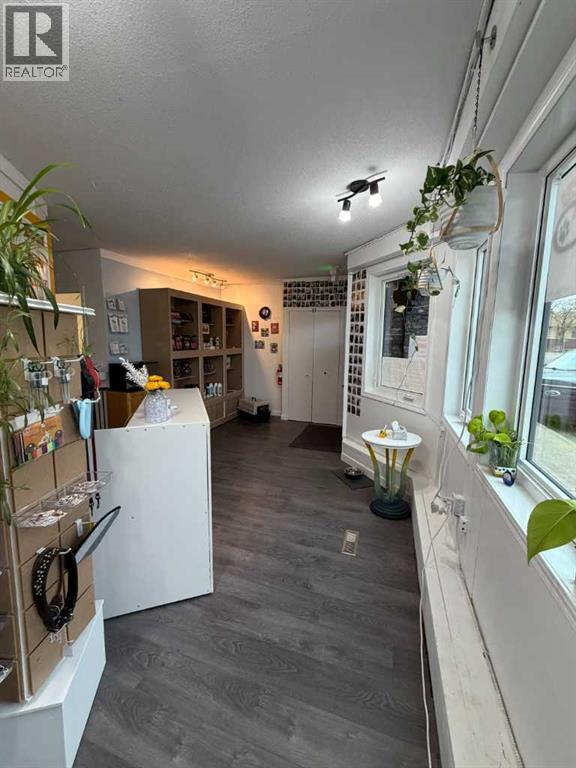 5312 49 Avenue Property Photo 3