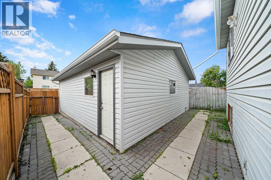 107 Tararidge Close Ne Property Photo 33