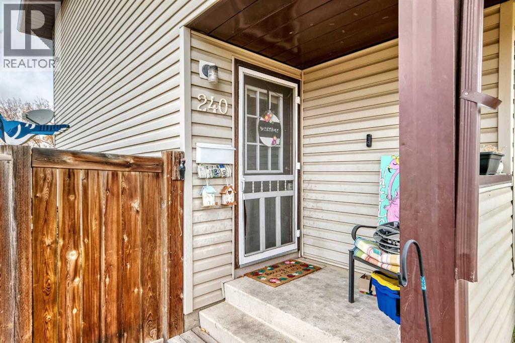 240 Jensen Drive Ne Property Photo 3
