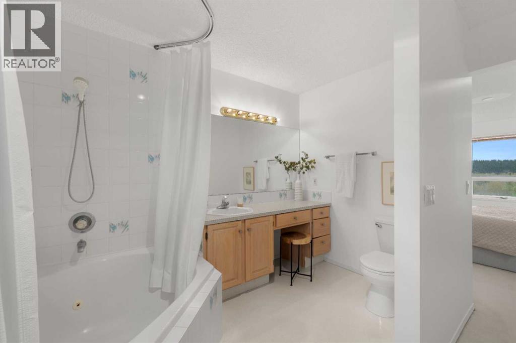 52 West Mitford Crescent Property Photo 15