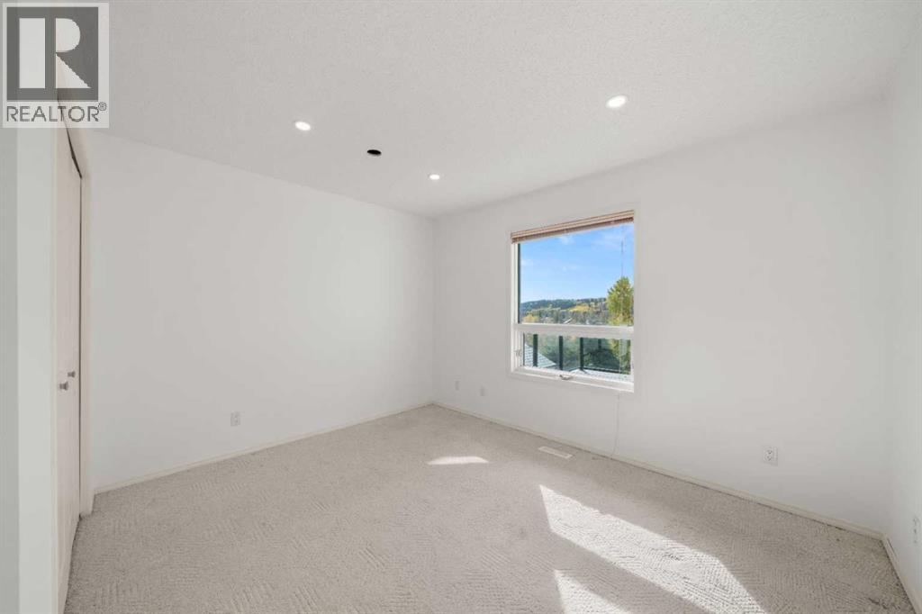 52 West Mitford Crescent Property Photo 25