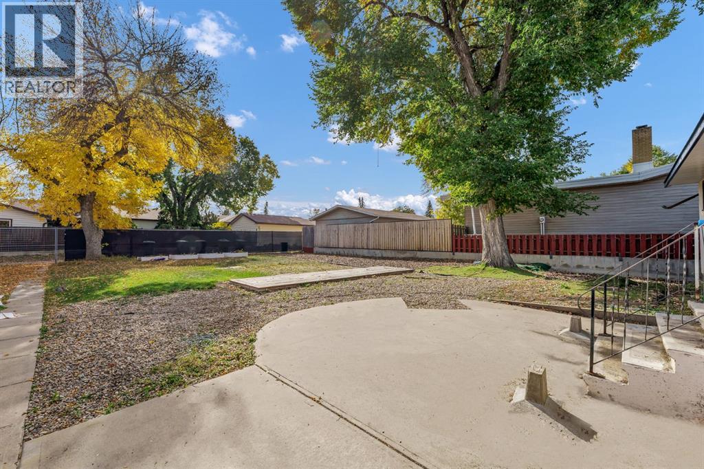 61 Huckvale Crescent Sw Property Photo 3