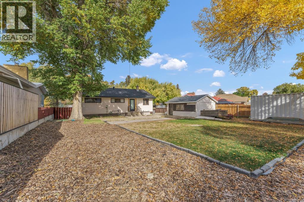 61 Huckvale Crescent Sw Property Photo 4