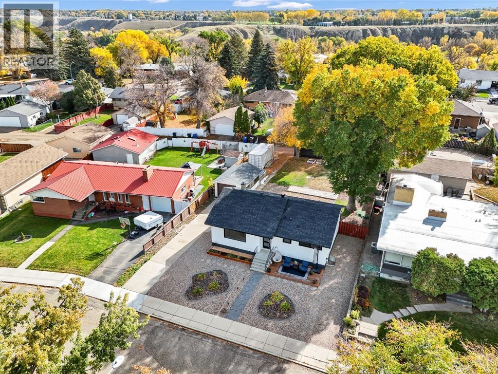 61 Huckvale Crescent Sw Property Photo 11