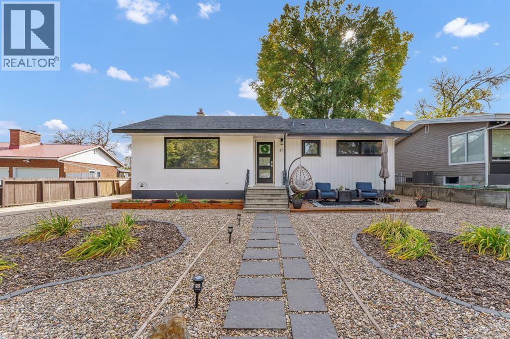 61 Huckvale Crescent Sw Property Photo 12