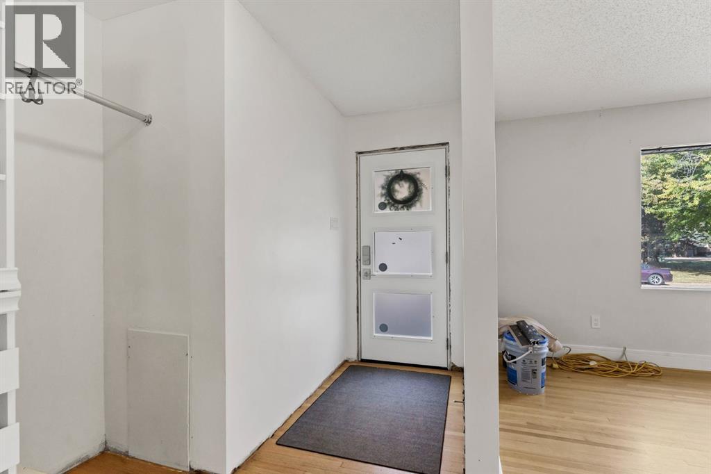 61 Huckvale Crescent Sw Property Photo 14