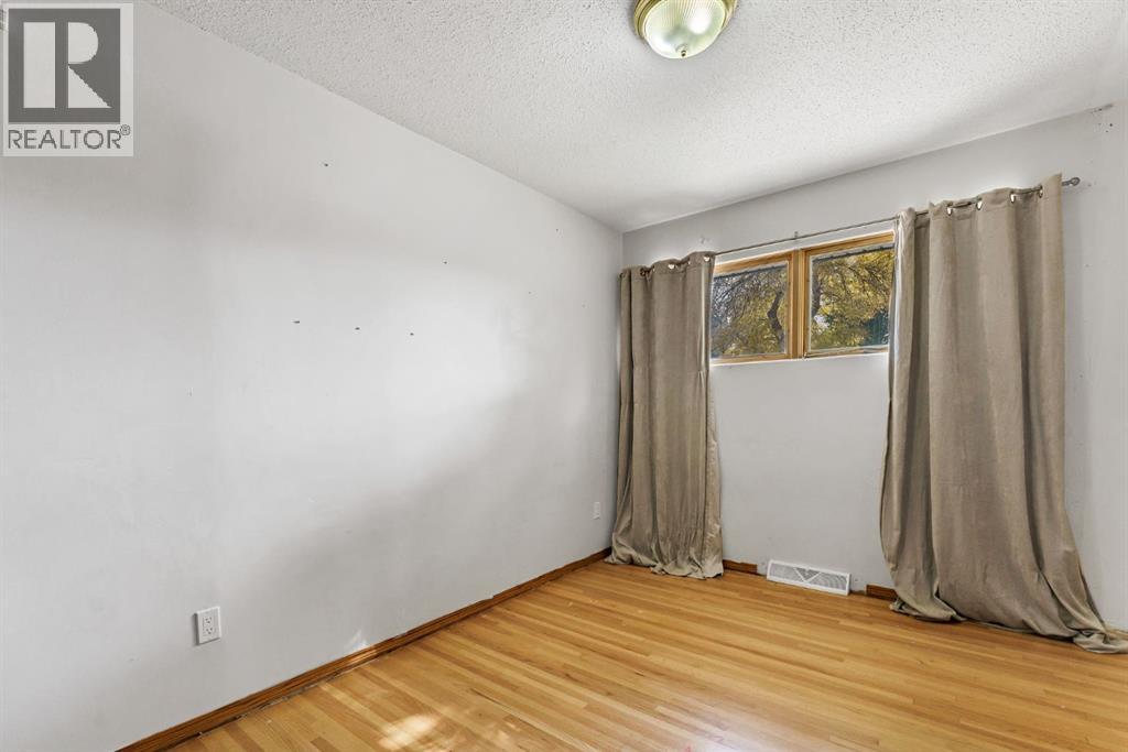 61 Huckvale Crescent Sw Property Photo 22