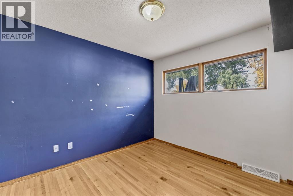 61 Huckvale Crescent Sw Property Photo 23