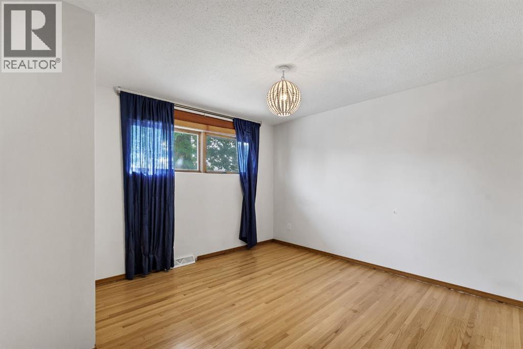 61 Huckvale Crescent Sw Property Photo 24