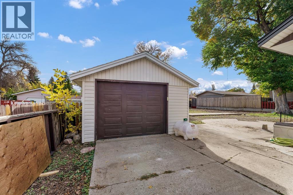61 Huckvale Crescent Sw Property Photo 34