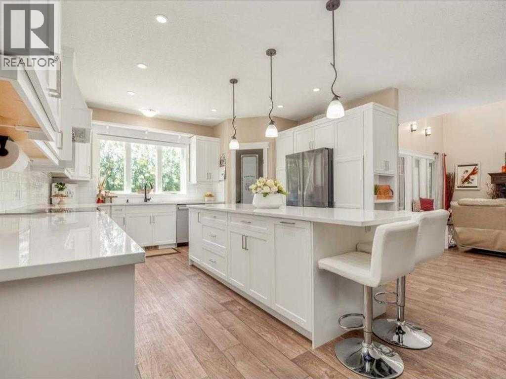 521 12 Ave W Property Photo 5