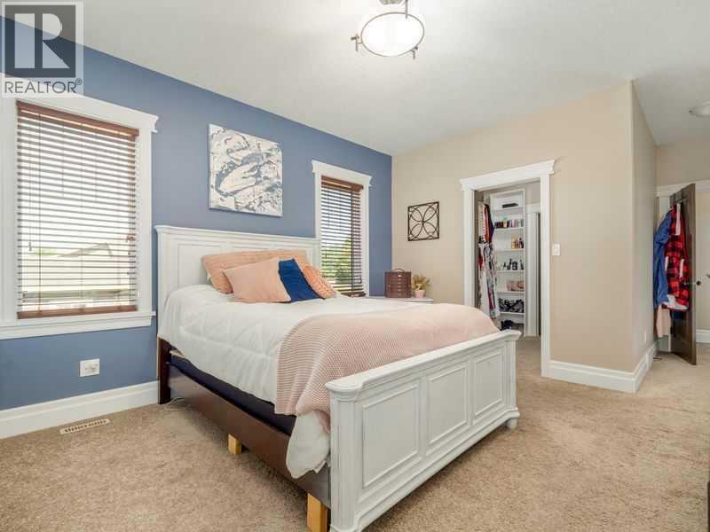 521 12 Ave W Property Photo 7