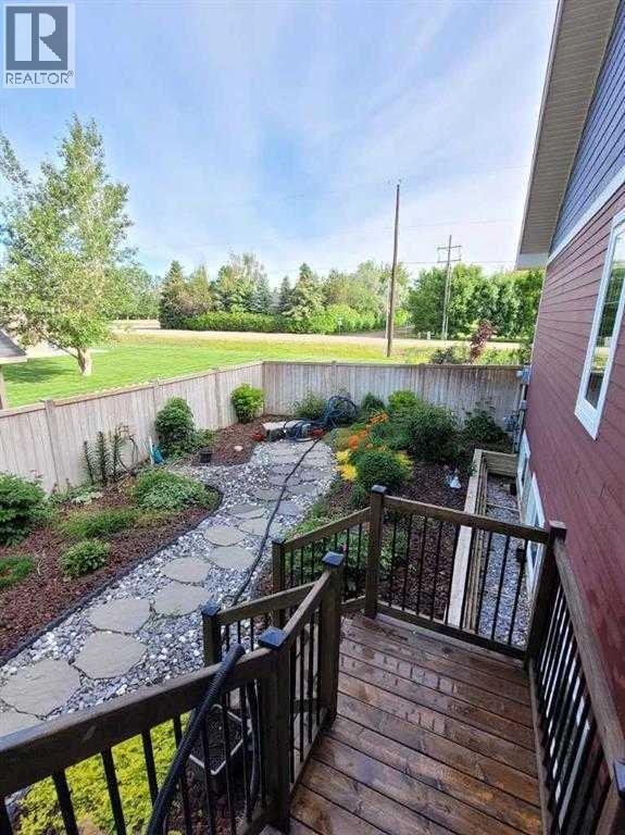 521 12 Ave W Property Photo 15