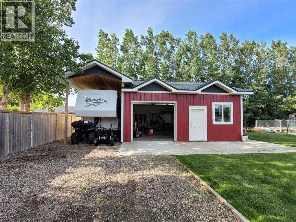 521 12 Ave W Property Photo 16