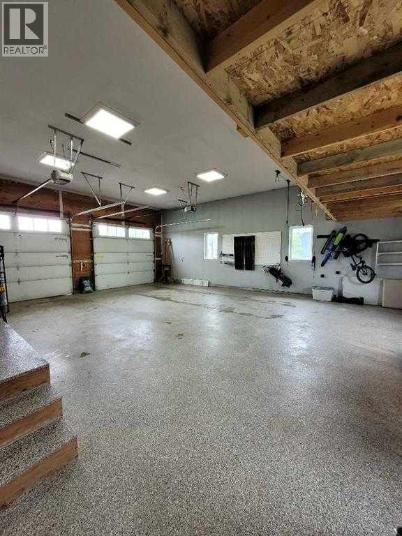 521 12 Ave W Property Photo 17