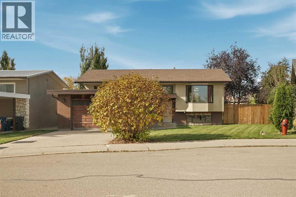 422 8 Street N Property Photo 1