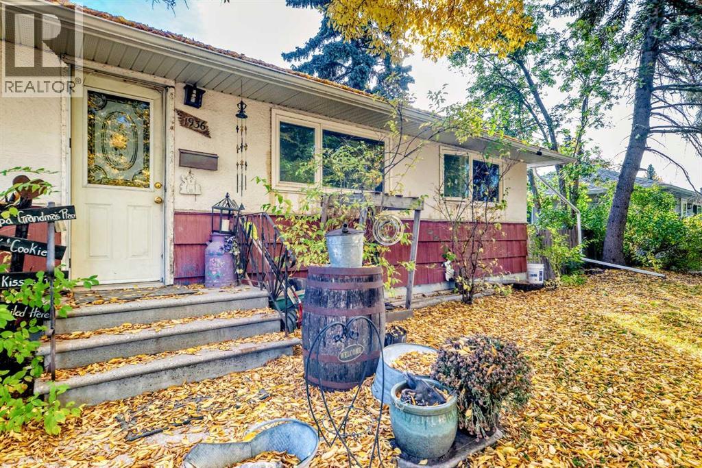 1936 45 Street Sw Property Photo 4