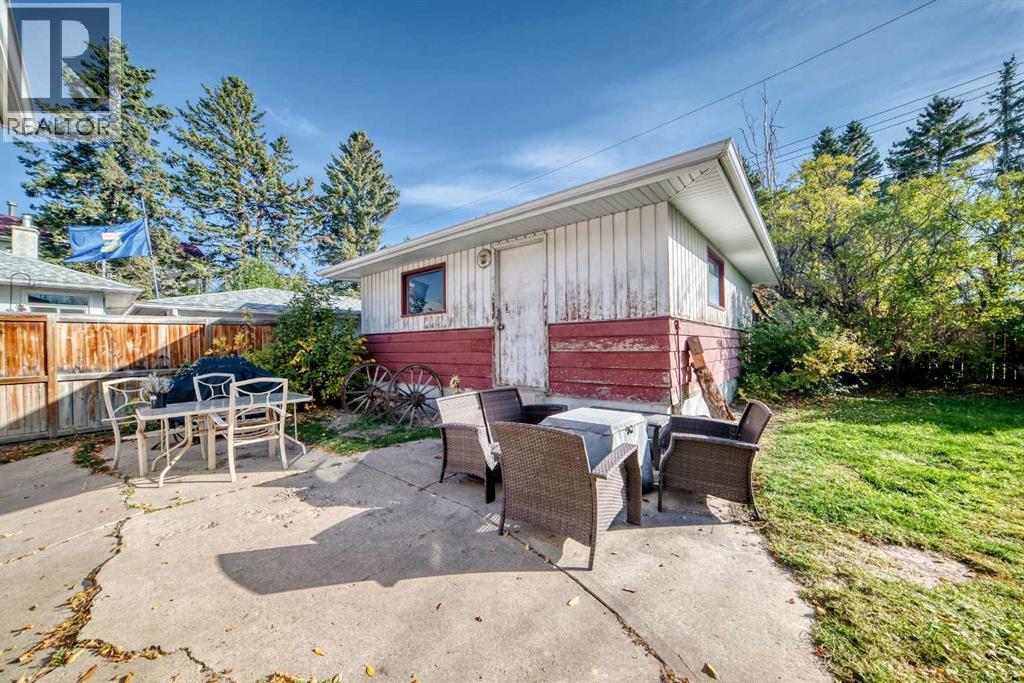 1936 45 Street Sw Property Photo 5
