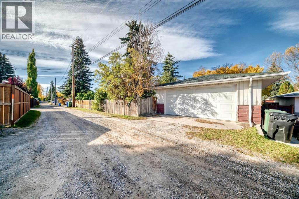 1936 45 Street Sw Property Photo 13