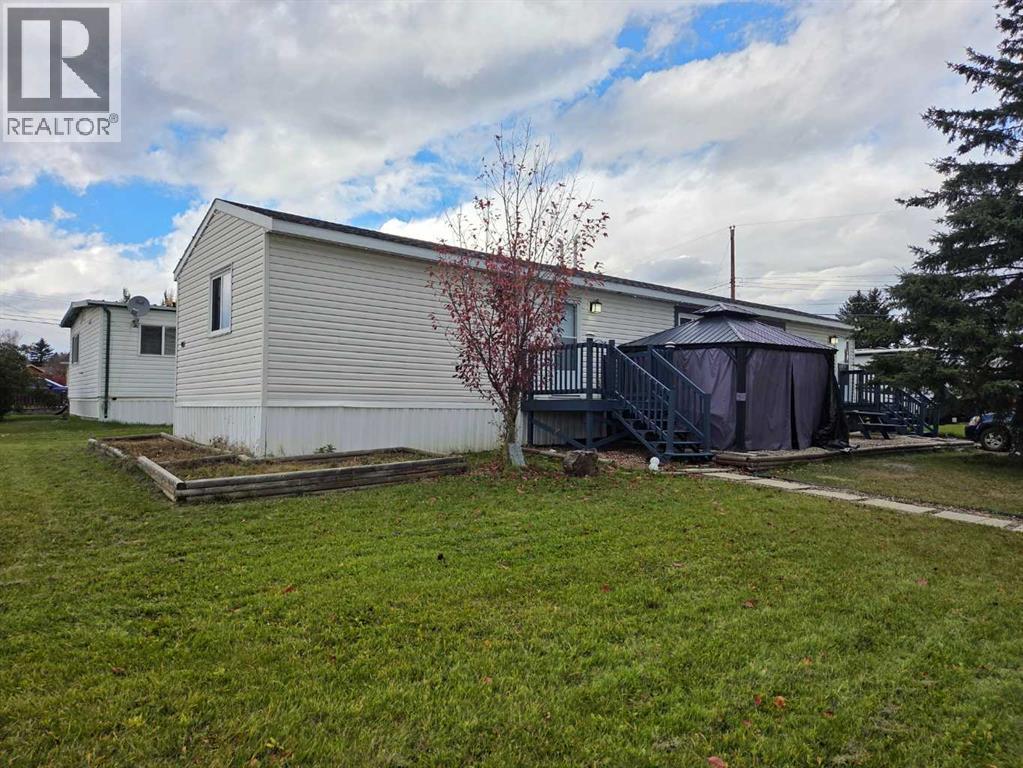 901 52 Street Property Photo 1
