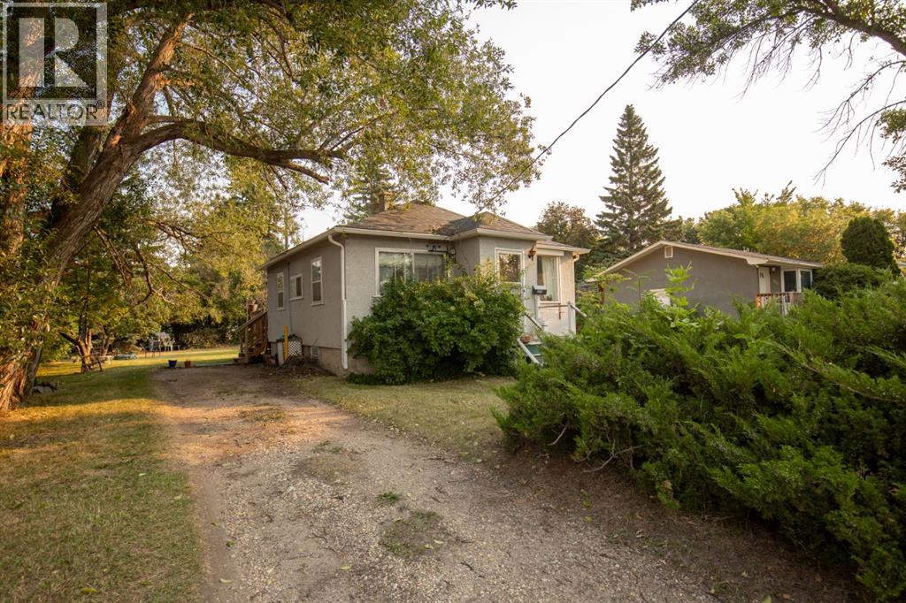 3830 46 Street Property Photo 2