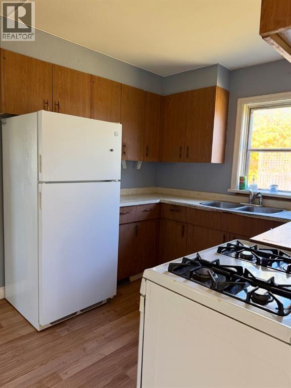 3830 46 Street Property Photo 8