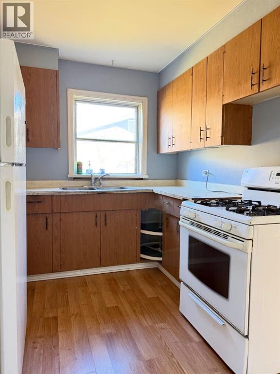 3830 46 Street Property Photo 9