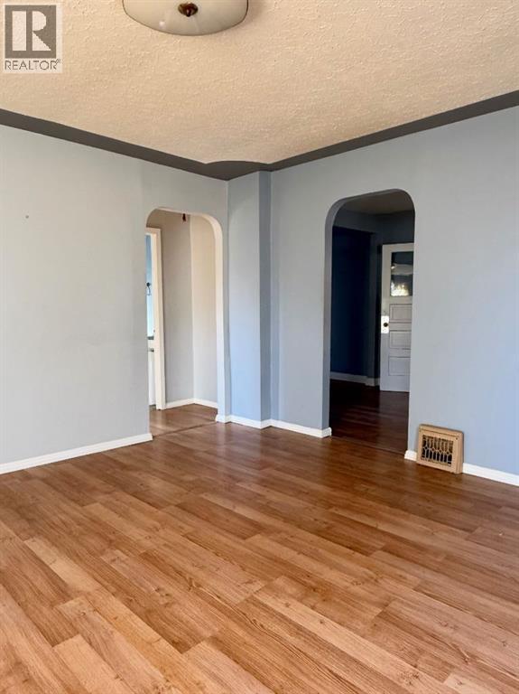 3830 46 Street Property Photo 10