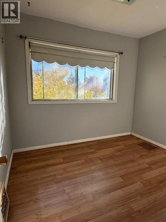 3830 46 Street Property Photo 12