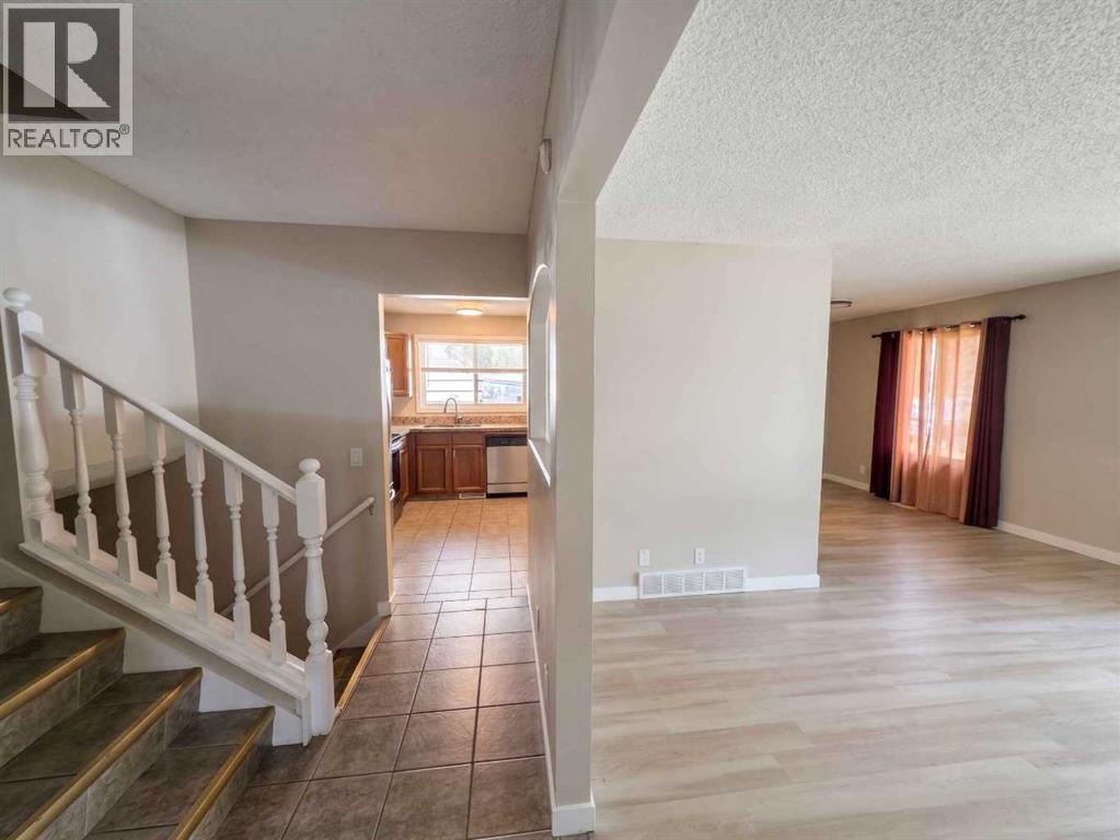 1095 Berkley Drive Nw Property Photo 3