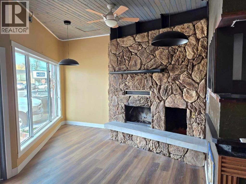 5326 49 Avenue Property Photo 3