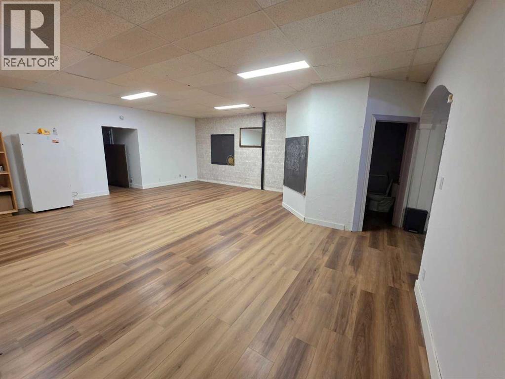 5326 49 Avenue Property Photo 24
