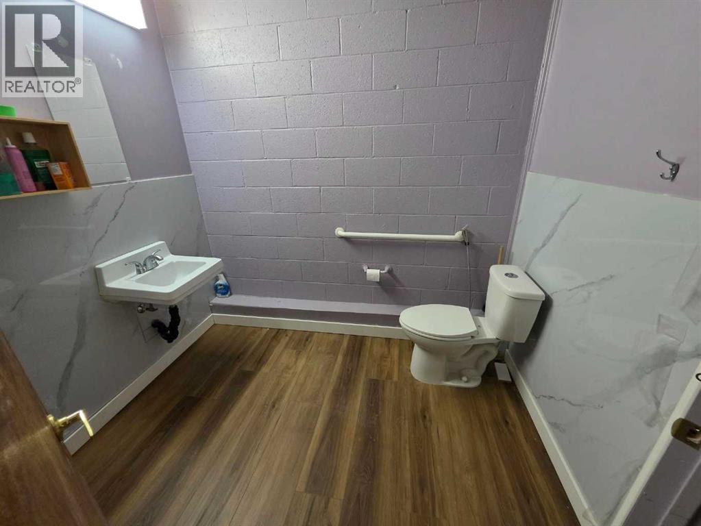 5326 49 Avenue Property Photo 30