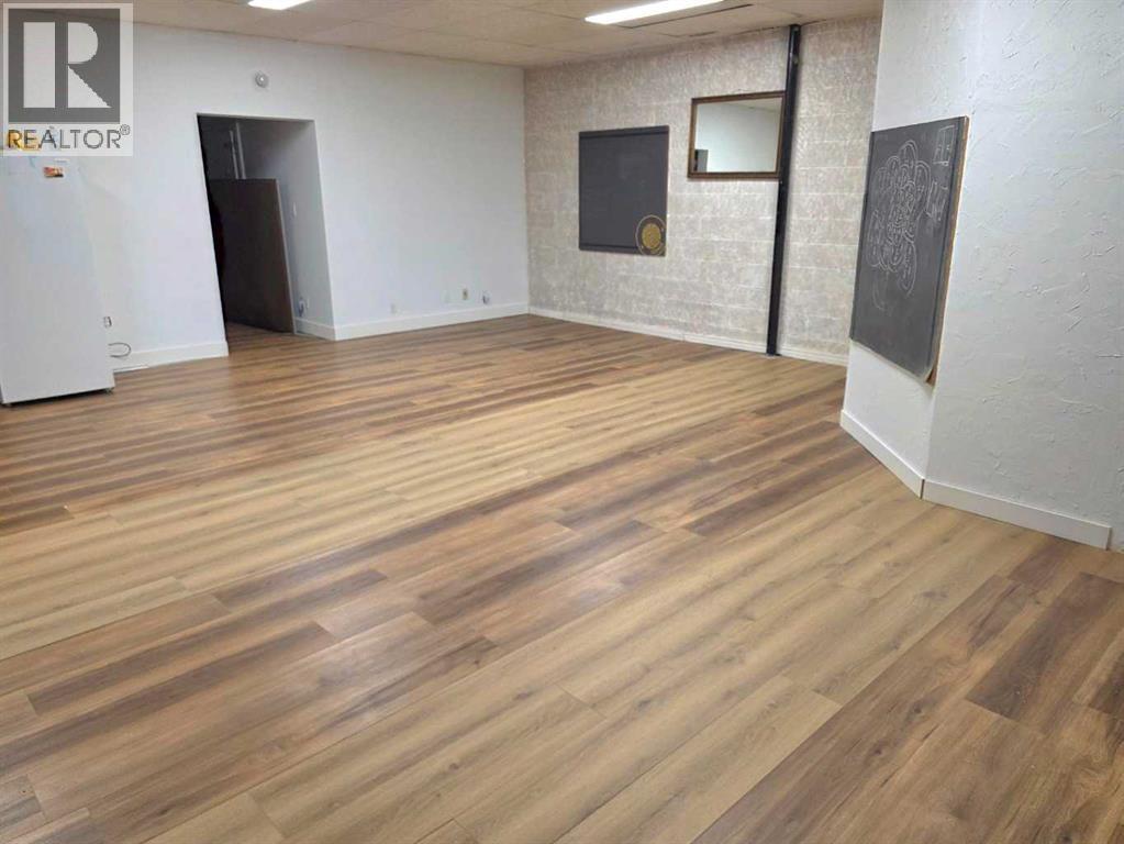 5326 49 Avenue Property Photo 33